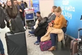 Sigue el caos en Aeroparque por un paro de maleteros