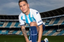 Racing presentó a Juan Fernando Quintero con una chicana para Boca a días del cruce por Libertadores