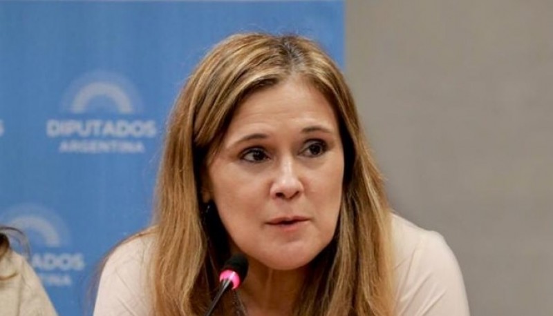 Paola Vessvessian pidió cuidar de la privatización a Aerolíneas Argentinas 