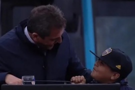 El divertido momento de Sergio Massa con un nene en el inicio de un acto