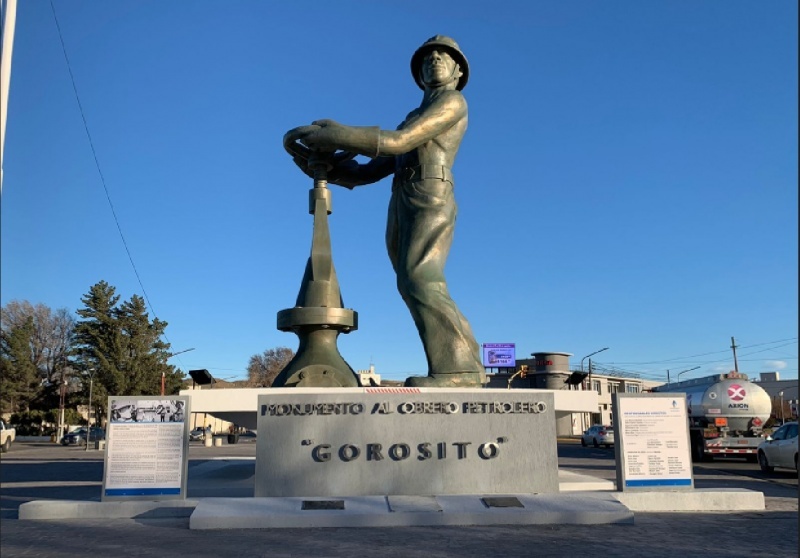 Puesta en valor del monumento al obrero petroloero. 