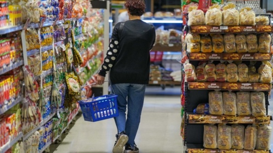 La canasta básica aumentó 14,3% en agosto y una familia tipo necesitó $284.687 para no ser pobre