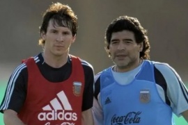 Diego Maradona y Lionel Messi integran el mejor equipo de la historia, según la IA