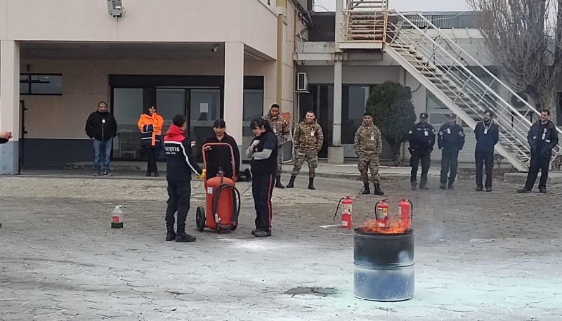 Bomberos realizó capacitación sobre el manejo de incendios 