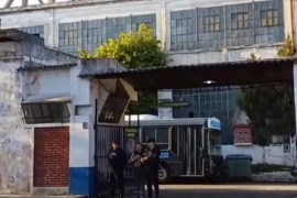 Un efectivo de la Policía Federal se atrincheró y amenazó con quitarse la vida