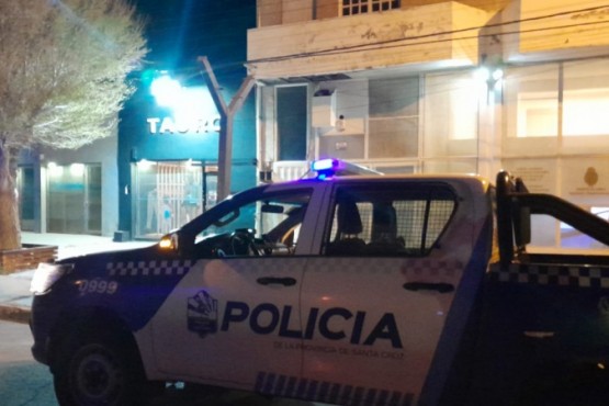 Hizo un boquete para robar un comercio, pero fue detenido por la policía