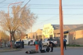 Un hombre fue embestido por un motociclista