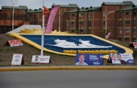 Comienza el cotillón y Río Gallegos se tiñe de campaña