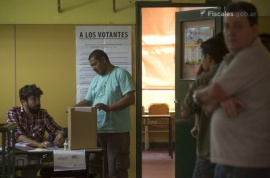 La Fiscalía Nacional Electoral recuerda las vías para denunciar irregularidades y advierte sobre las faltas y los delitos electorales