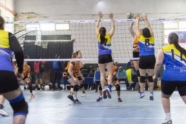 Escándalo en el voleibol: cayó un empresario que organizaba torneos por filmar a nena de 10 años en el baño