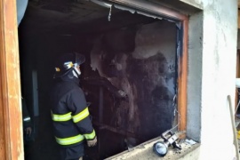 Bomberos sofocaron incendio sobre vivienda