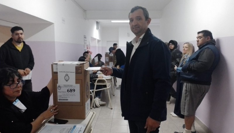 Harold Bark: “Hay mucha gente que se acercó a votar temprano”