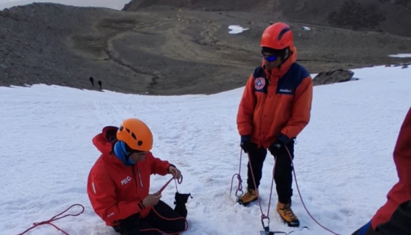 La policía cuenta con un rescatista montañista 