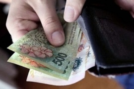 Los salarios registraron en agosto una suba promedio de 7,6 %