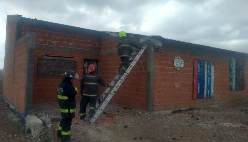 Bomberos tuvieron más de 150 intervenciones por las ráfagas de viento