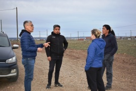 Funcionarios constataron los avances de obras de electricidad en el barrio Chimen Aike