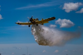 Nación envió dos aviones hidrantes para combatir los incendios en Mendoza