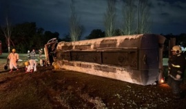 Fatal accidente en Soldati: un camión de aceite volcó y murió el conductor