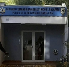 Cesantearon a dos policías que le tiraron gas pimienta a los nuevos