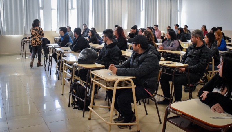 Cientos de postulantes se presentaron al examen de ingreso al Municipio. Fotografía: Municipalidad de Río Gallegos.