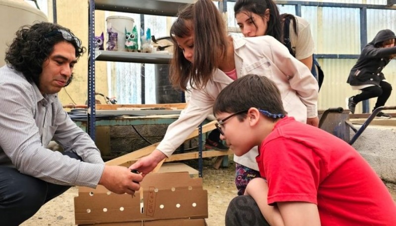  Las escuelas rurales recibieron pollitos bebés para el Taller de Granja