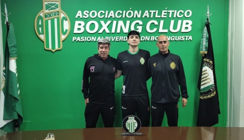 Los dirigentes de Boxing Club felicitaron a Espíndola por la convocatoria. (Foto: Boxing Club)