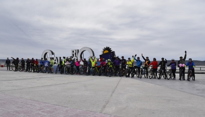 Decenas de ciclistas recorrieron las calles de Río Gallegos para crear conciencia. Fotografías: Municipalidad de Río Gallegos 