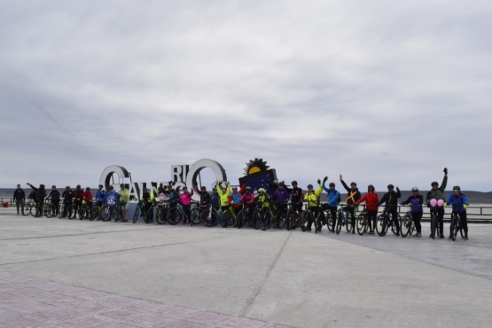 Decenas de ciclistas recorrieron las calles de Río Gallegos para crear conciencia. Fotografías: Municipalidad de Río Gallegos 