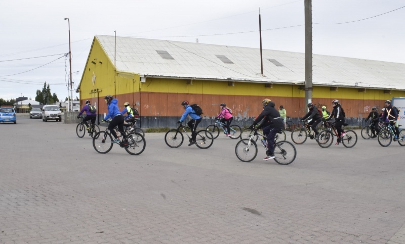 Decenas de ciclistas recorrieron las calles de Río Gallegos para crear conciencia. Fotografías: Municipalidad de Río Gallegos 