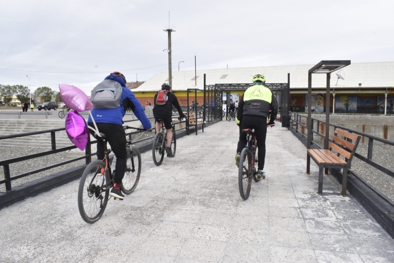 Decenas de ciclistas recorrieron las calles de Río Gallegos para crear conciencia. Fotografías: Municipalidad de Río Gallegos 