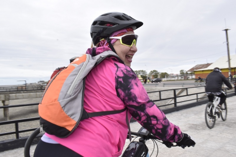 Decenas de ciclistas recorrieron las calles de Río Gallegos para crear conciencia. Fotografías: Municipalidad de Río Gallegos 