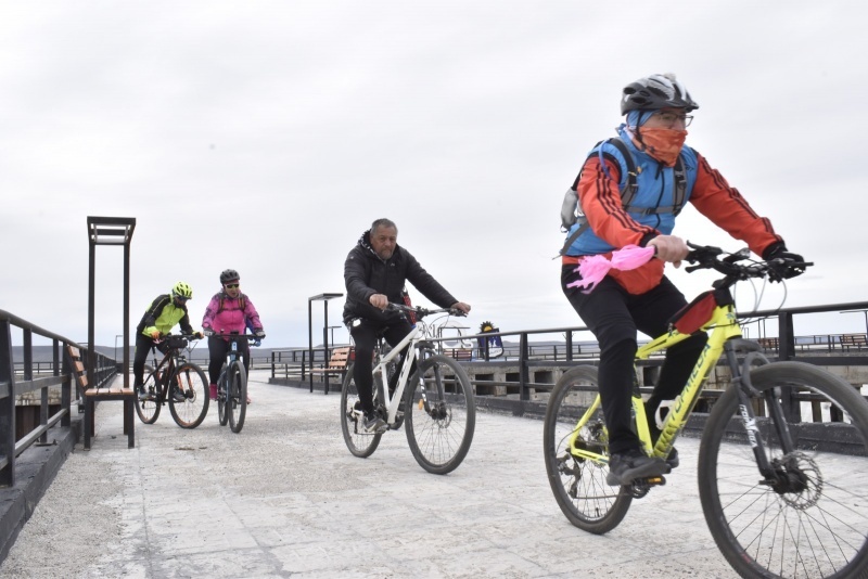 Decenas de ciclistas recorrieron las calles de Río Gallegos para crear conciencia. Fotografías: Municipalidad de Río Gallegos 