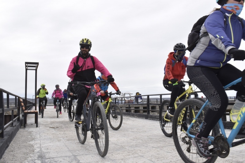 Decenas de ciclistas recorrieron las calles de Río Gallegos para crear conciencia. Fotografías: Municipalidad de Río Gallegos 