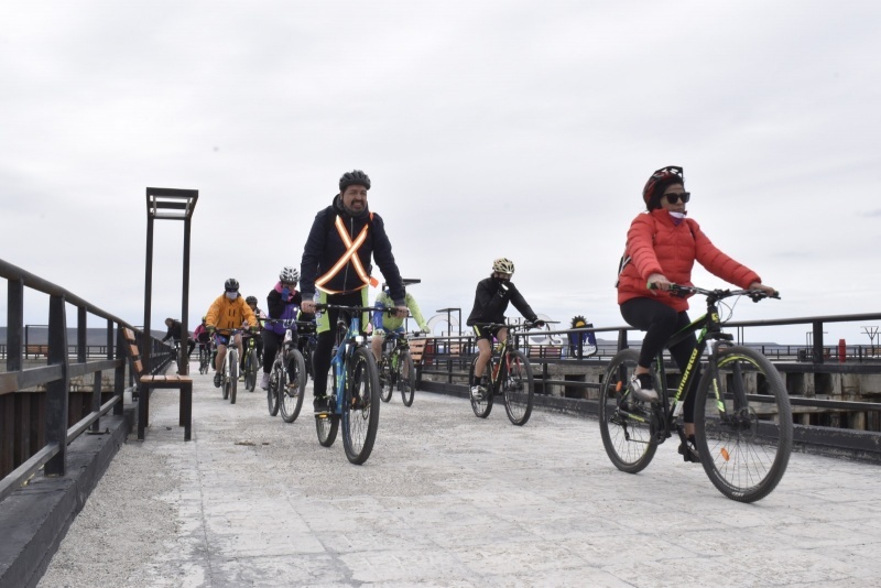 Decenas de ciclistas recorrieron las calles de Río Gallegos para crear conciencia. Fotografías: Municipalidad de Río Gallegos 