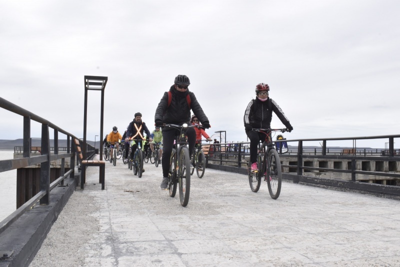 Decenas de ciclistas recorrieron las calles de Río Gallegos para crear conciencia. Fotografías: Municipalidad de Río Gallegos 