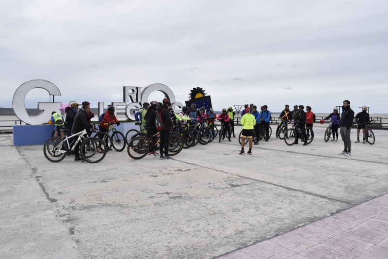 Decenas de ciclistas recorrieron las calles de Río Gallegos para crear conciencia. Fotografías: Municipalidad de Río Gallegos 