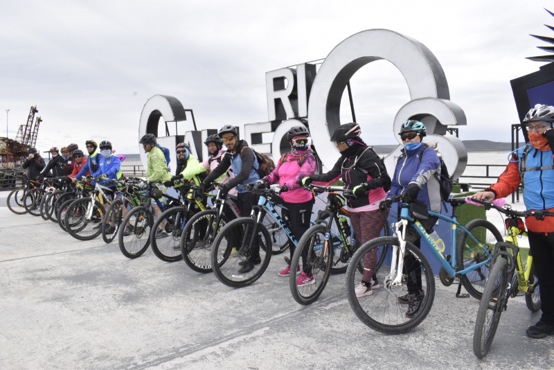 Decenas de ciclistas recorrieron las calles de Río Gallegos para crear conciencia. Fotografías: Municipalidad de Río Gallegos 