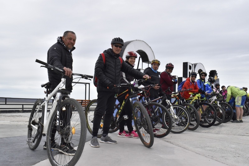 Decenas de ciclistas recorrieron las calles de Río Gallegos para crear conciencia. Fotografías: Municipalidad de Río Gallegos 