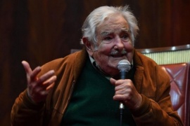 Pepe Mujica: "Si pudiera votar, votaría por Massa con las dos manos"