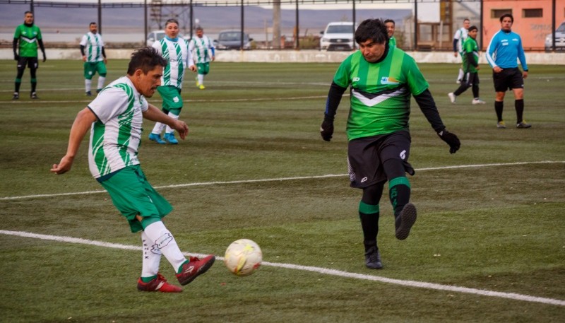 El líder sumó su octava victoria en el certamen. 