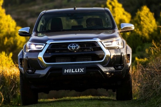 Toyota Argentina lanza la nueva Hilux SRX.