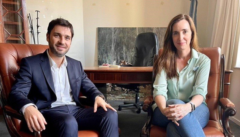 Ignacio Torres junto a Victoria Villarruel.