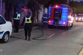 Bomberos sofocaron incendio sobre vivienda abandonada