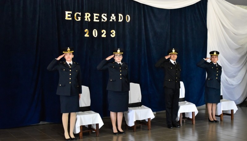 Egresaron cuatro oficiales ayudantes de la Policía 