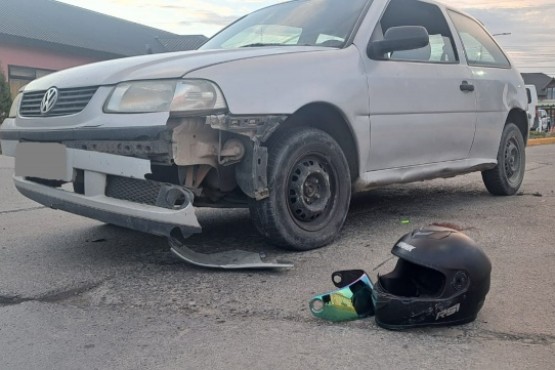 Motociclista sufrió un corte en la cabeza tras colisión