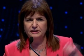 "El que las hace, las paga": la frase de Bullrich sobre el botellazo a Milei