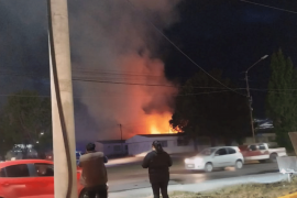 Voraz incendio en estructuras del ex Rectorado de la UNPA