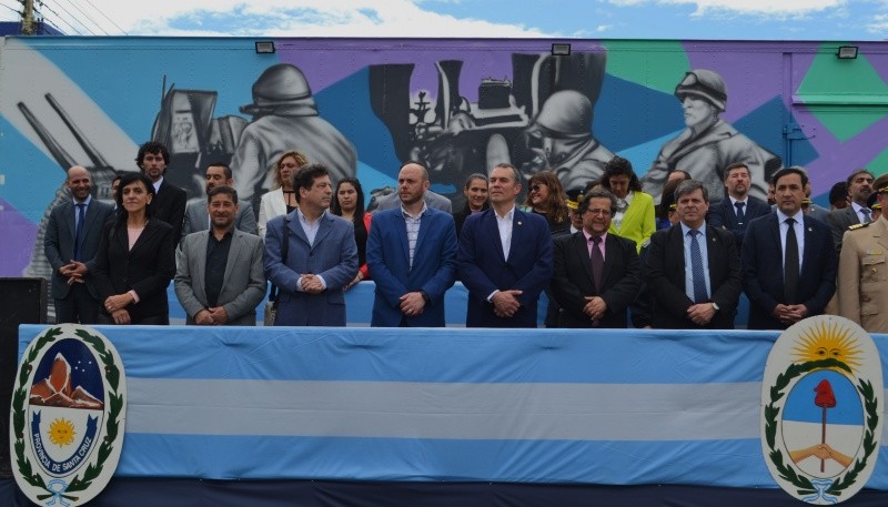 Daniel Busquet, presidente del CPE, junto a funcionarios municipales y provinciales.