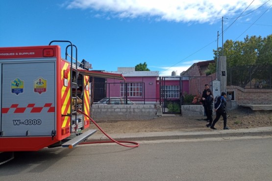 Bomberos sofocaron incendio sobre un galpón 