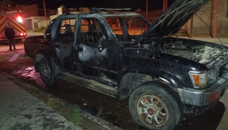 Prendieron fuego una camioneta 